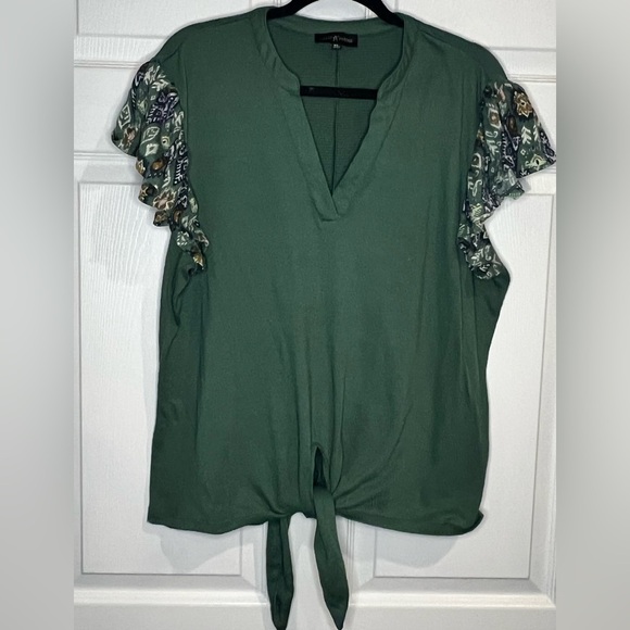 Almost Famous Women’s Green tie front top with Flutter Sleeves - Size XL - Picture 1 of 5